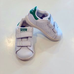 GUC SZ 6 STAN SMITH ADIDAS SHOES